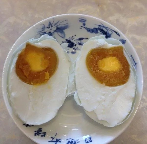 张家港一加工场疑用工业盐腌制咸鸭蛋，人吃了有何危害？