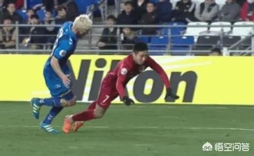 上海上港1比0蔚山现代武磊又闹笑话了,假摔怎么看?