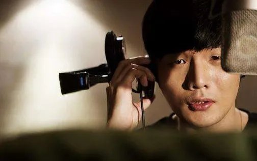 李荣浩因为选手选择网络歌曲而被质疑，音乐的门槛到底应不应该设立？