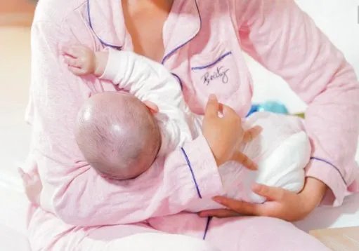 对于让休产假员工手写销售心得，该公司是如何回应的？